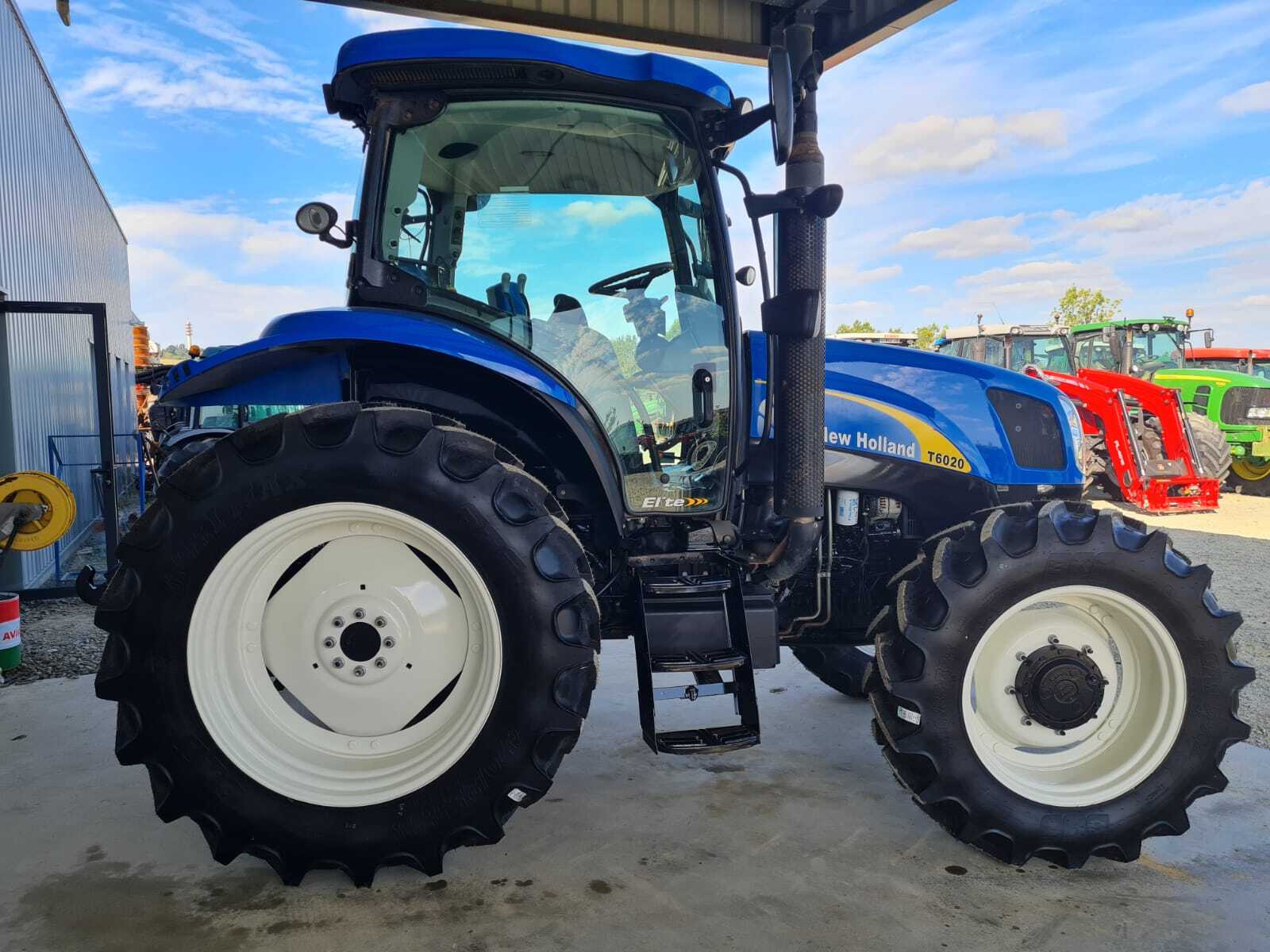 NEW HOLLAND T6020 ELITE