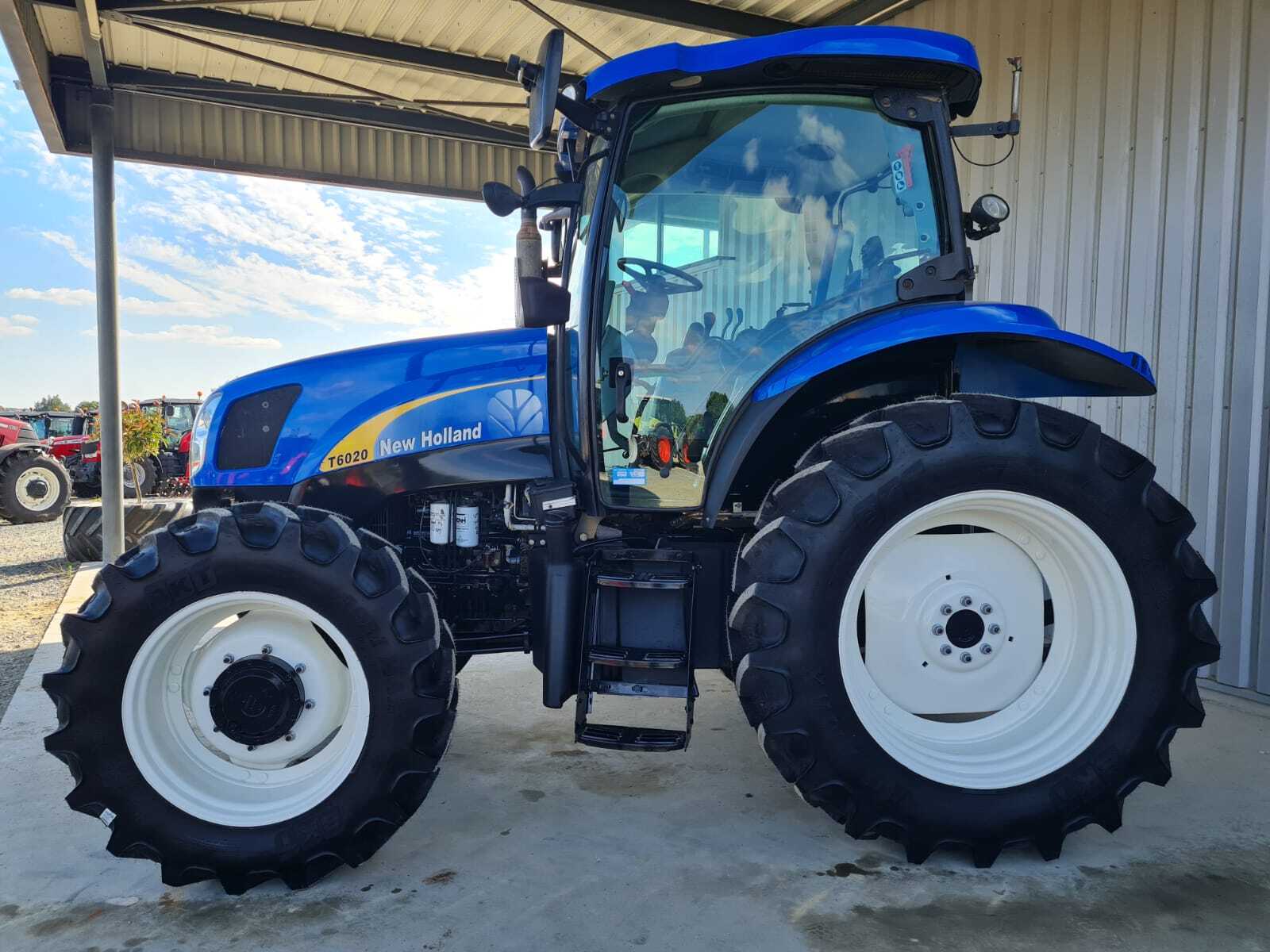 NEW HOLLAND T6020 ELITE