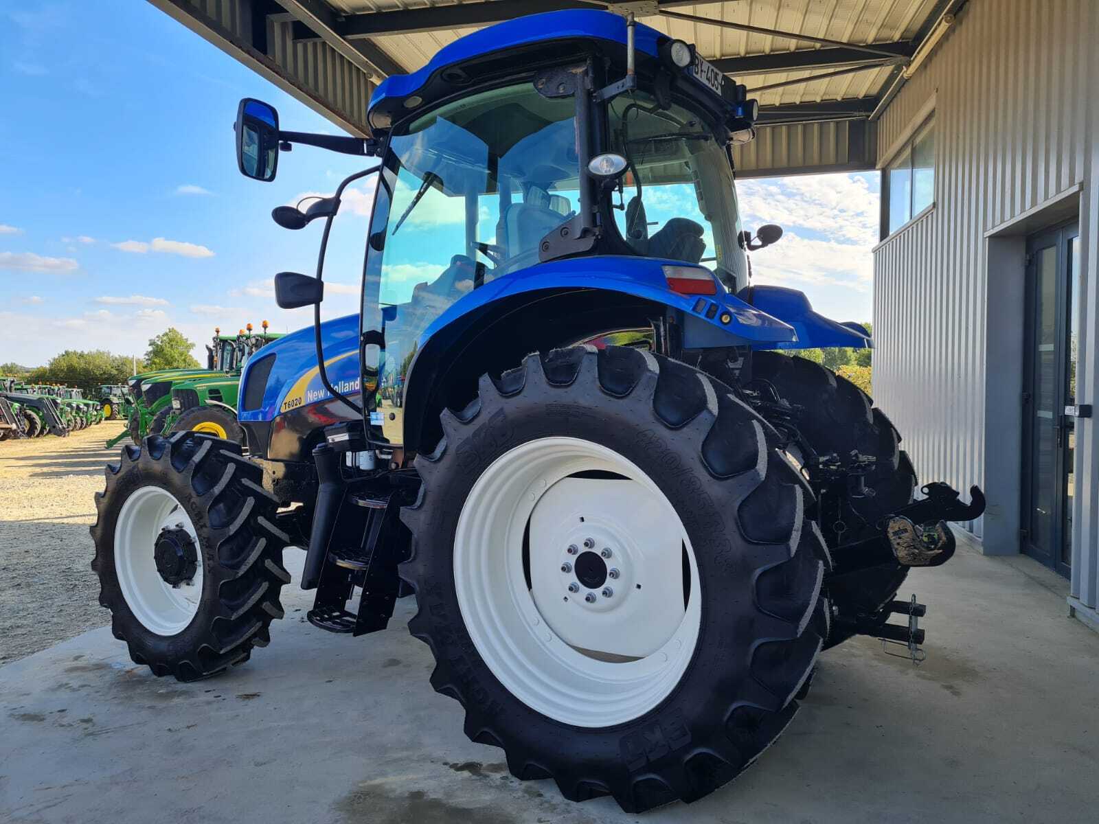 NEW HOLLAND T6020 ELITE