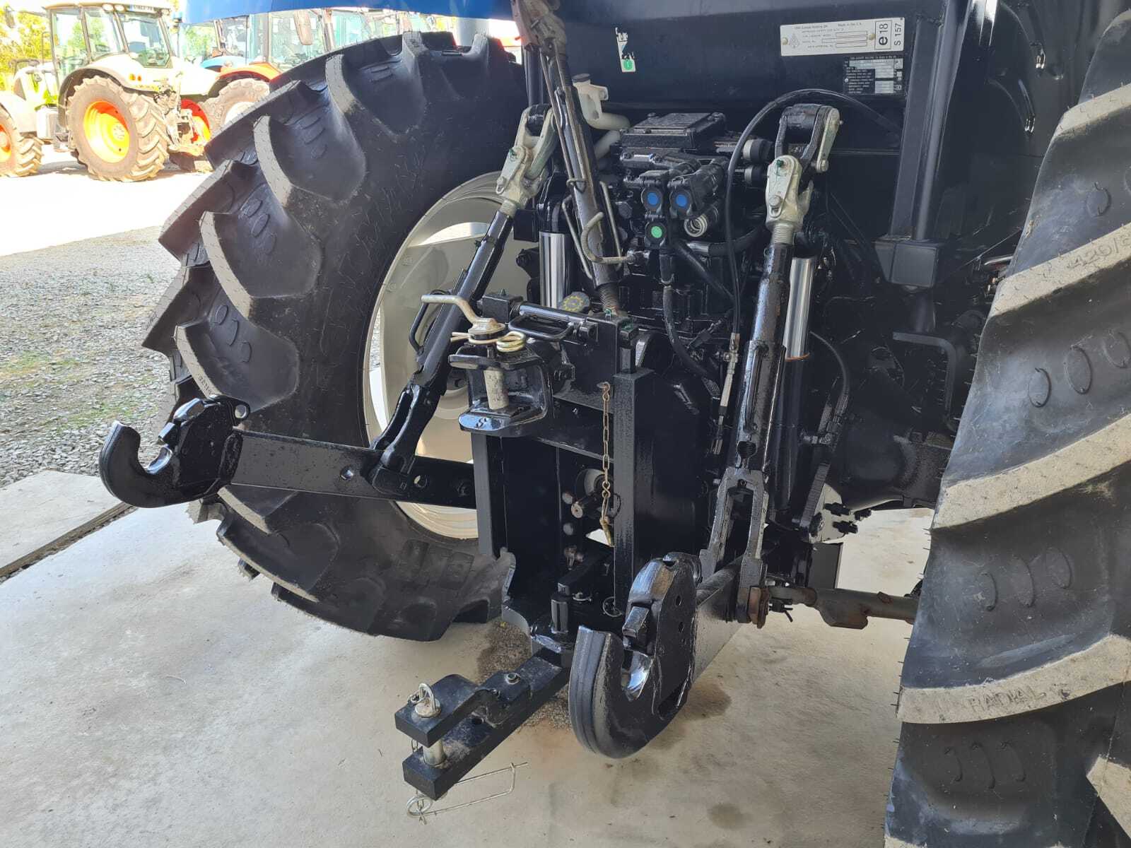 NEW HOLLAND T6020 ELITE