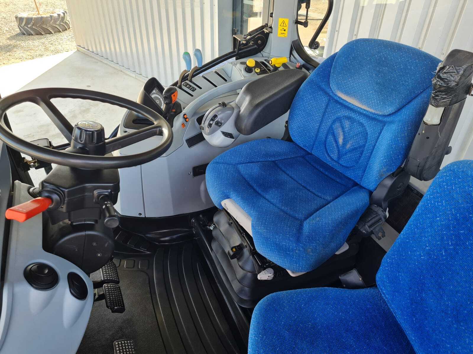 NEW HOLLAND T6020 ELITE