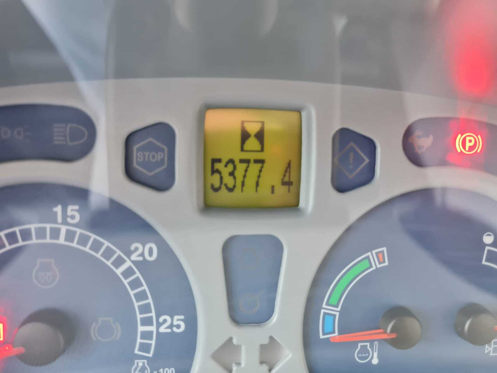 NEW HOLLAND T6020 ELITE