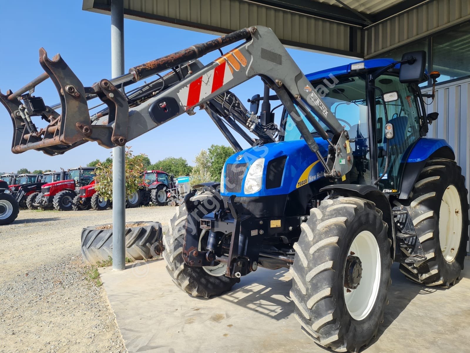 NEW HOLLAND T6020 ELITE