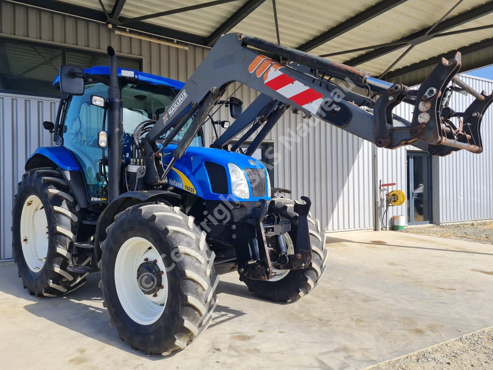 NEW HOLLAND T6020 ELITE