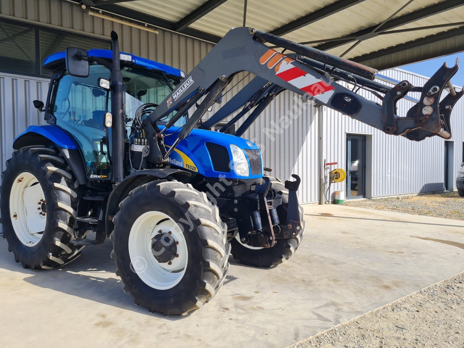NEW HOLLAND T6020 ELITE