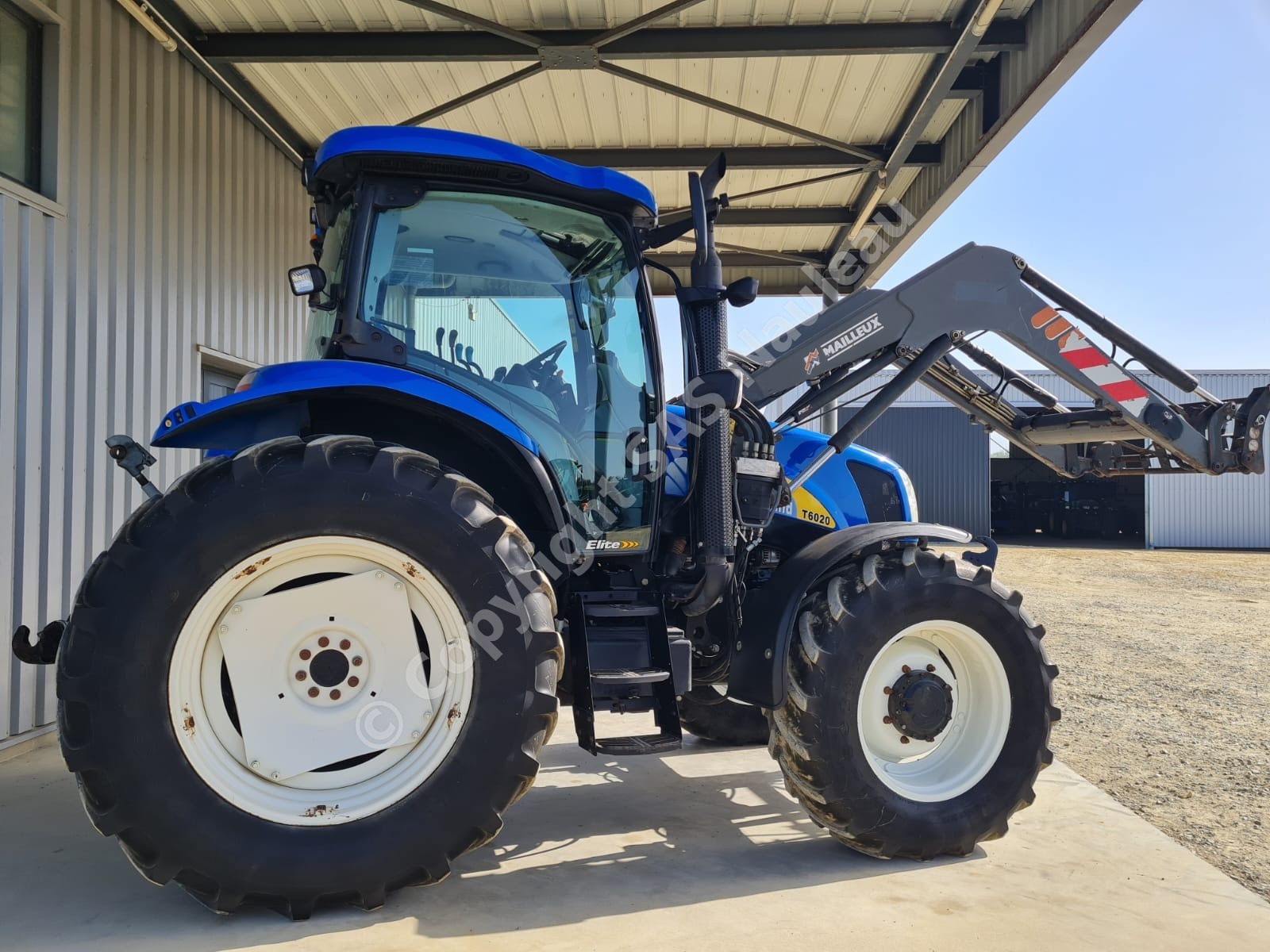 NEW HOLLAND T6020 ELITE