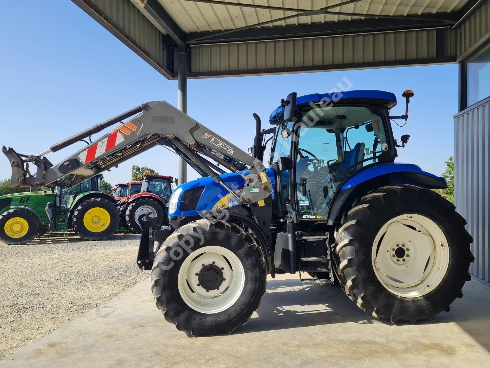 NEW HOLLAND T6020 ELITE