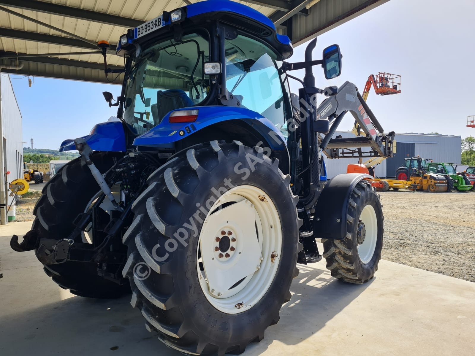 NEW HOLLAND T6020 ELITE