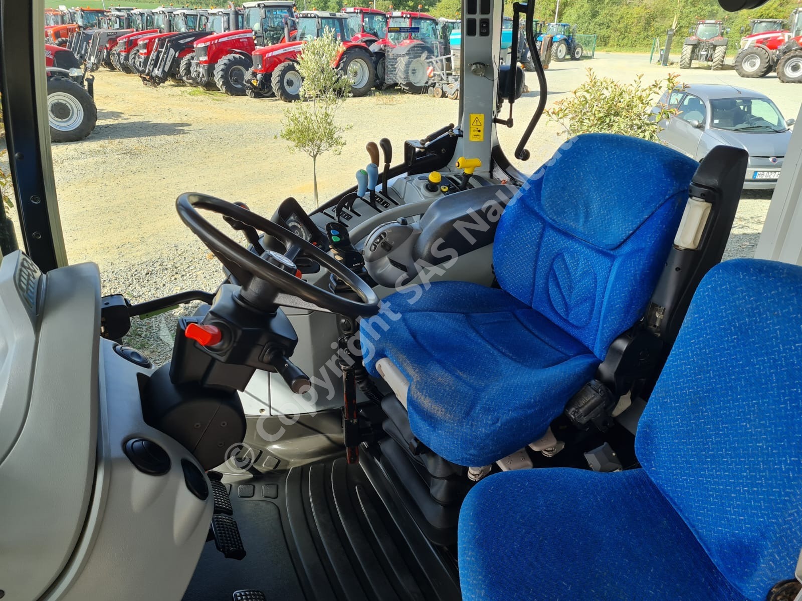 NEW HOLLAND T6020 ELITE