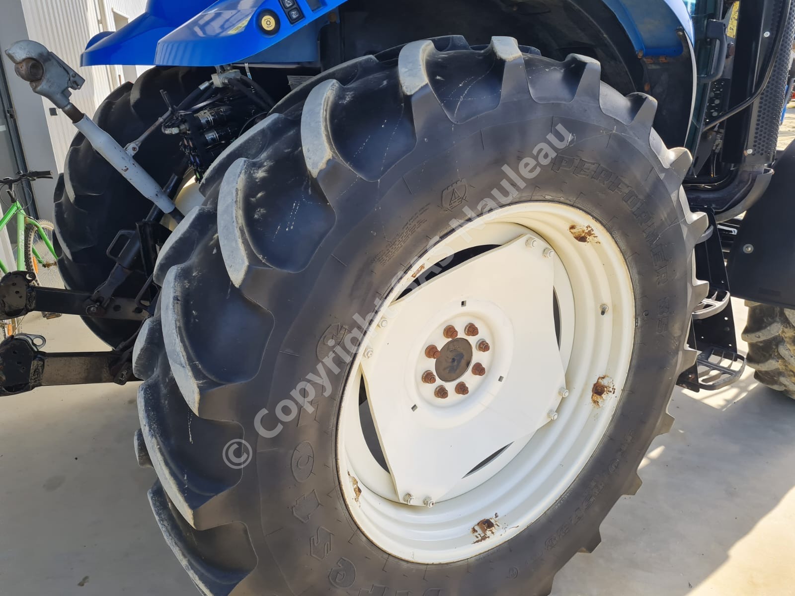 NEW HOLLAND T6020 ELITE