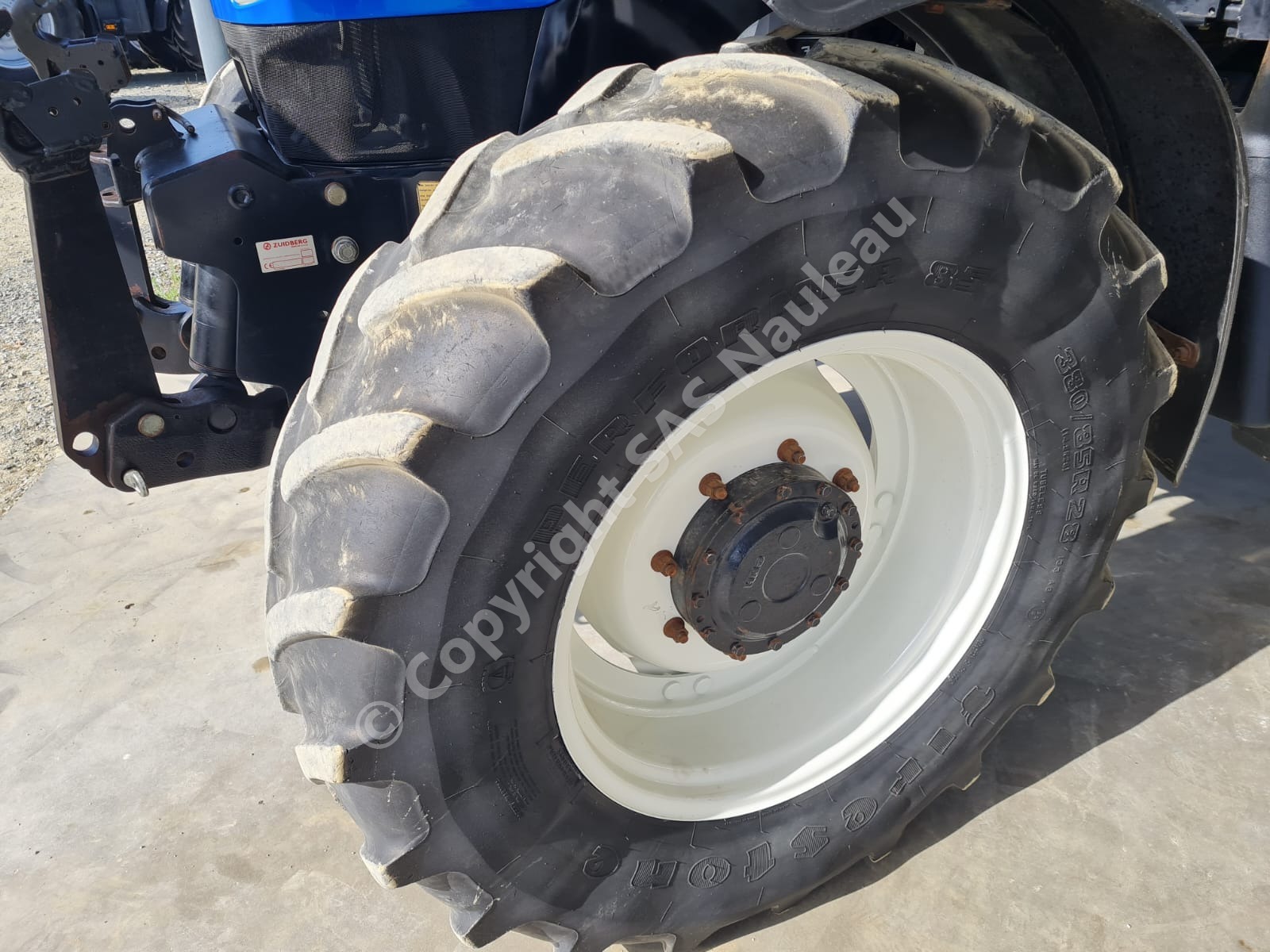 NEW HOLLAND T6020 ELITE