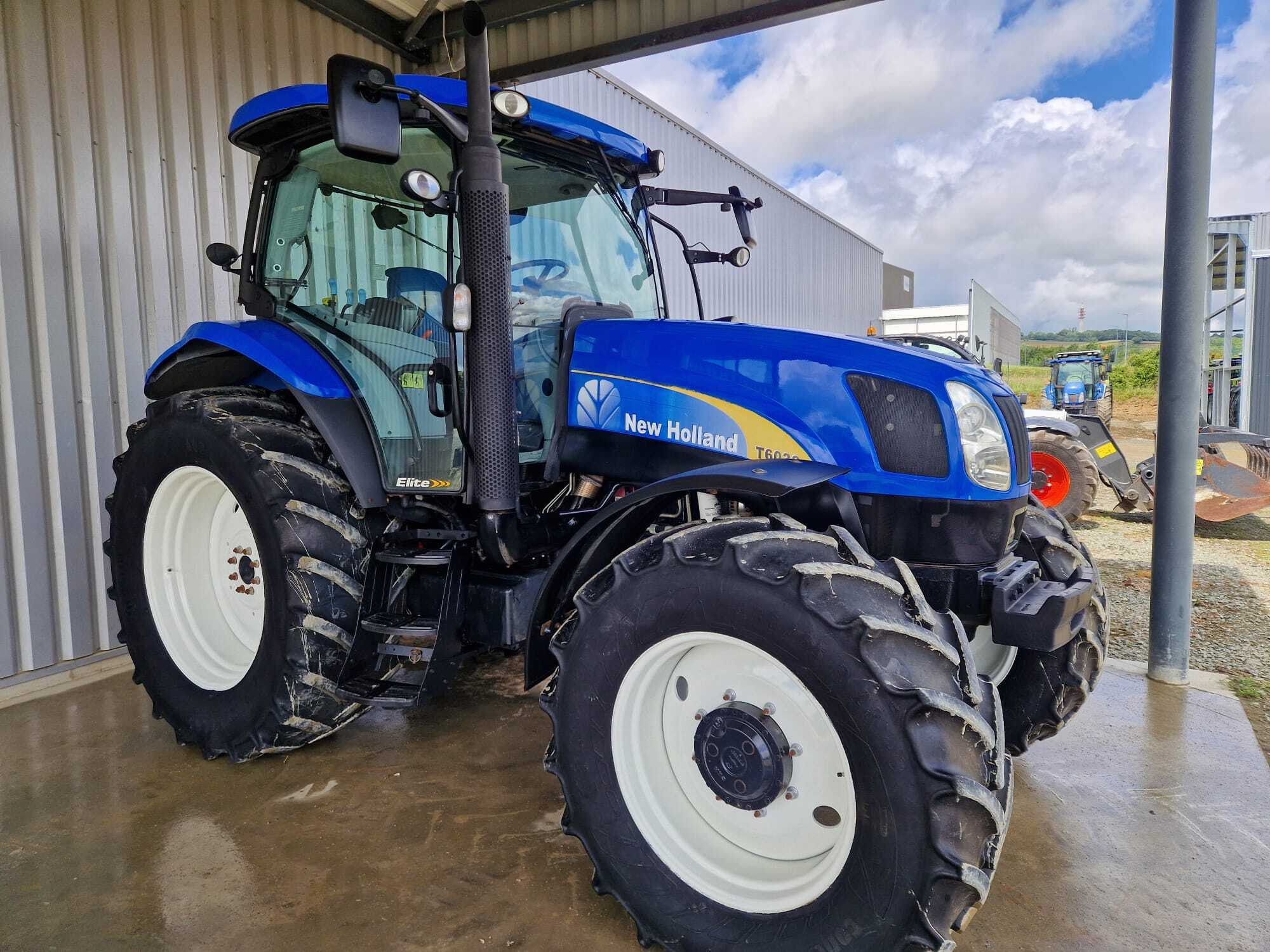 NEW HOLLAND T6030 ELITE