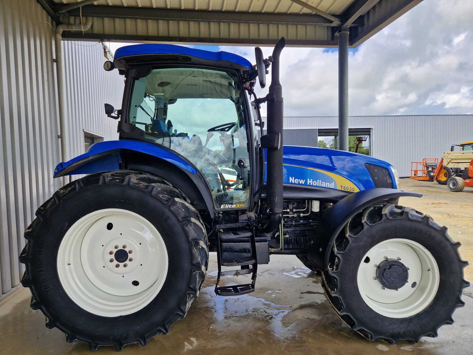 NEW HOLLAND T6030 ELITE