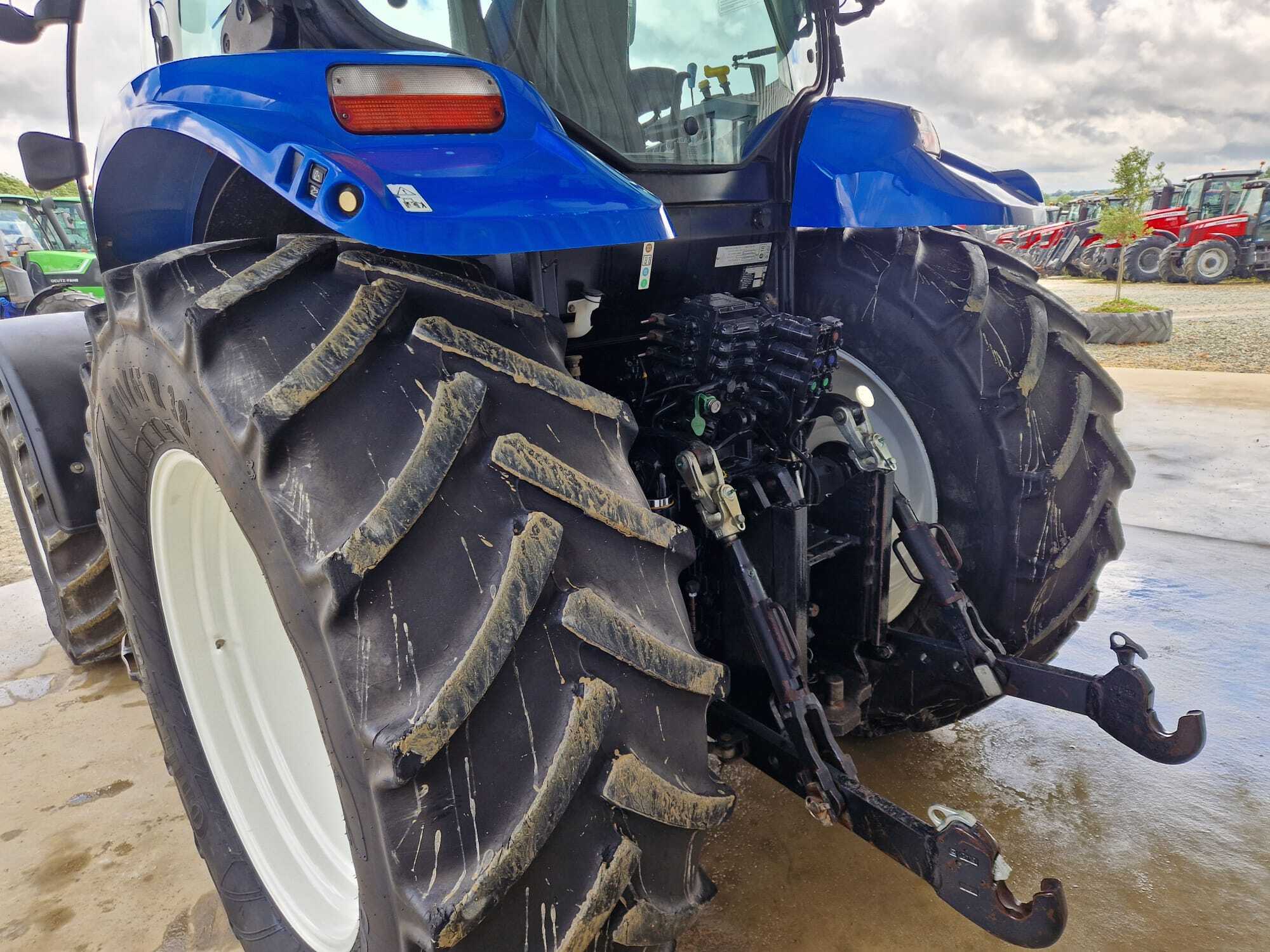 NEW HOLLAND T6030 ELITE