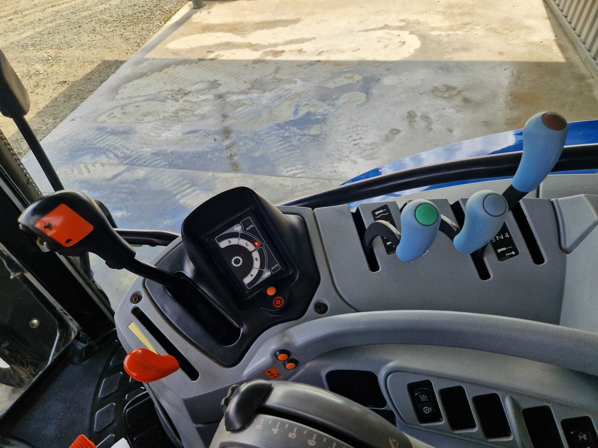 NEW HOLLAND T6030 ELITE