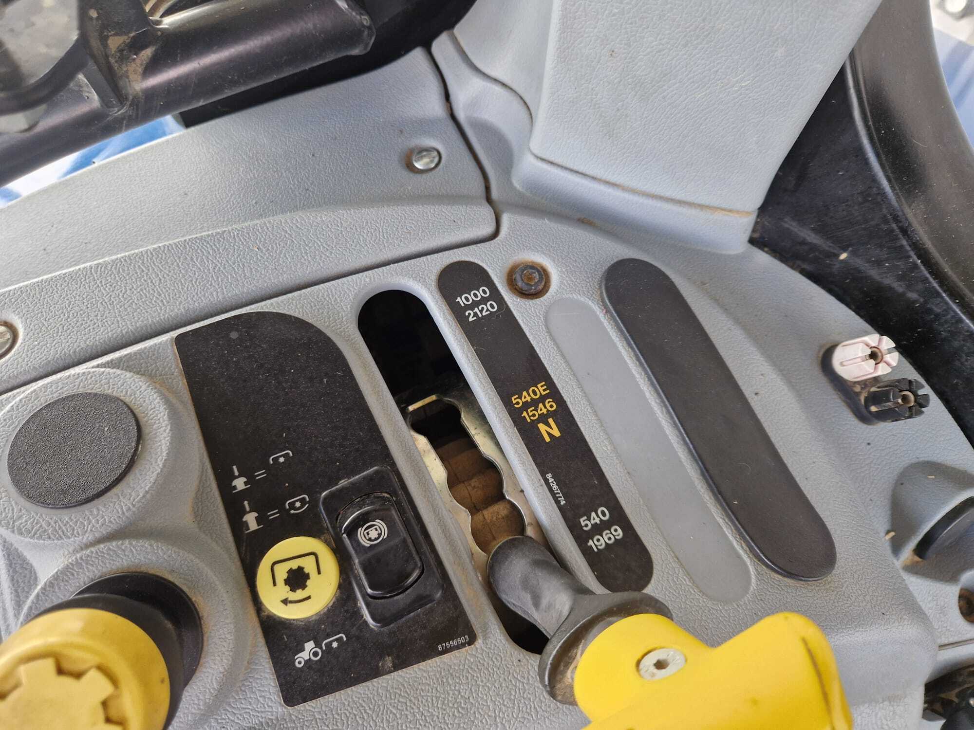 NEW HOLLAND T6030 ELITE