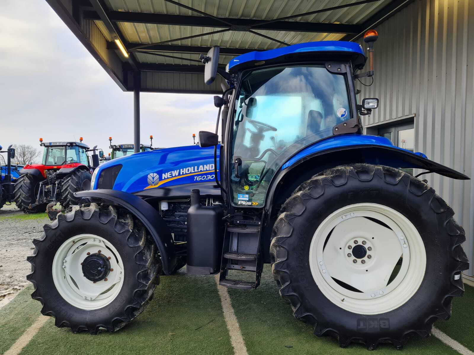 NEW HOLLAND T6030 PLUS