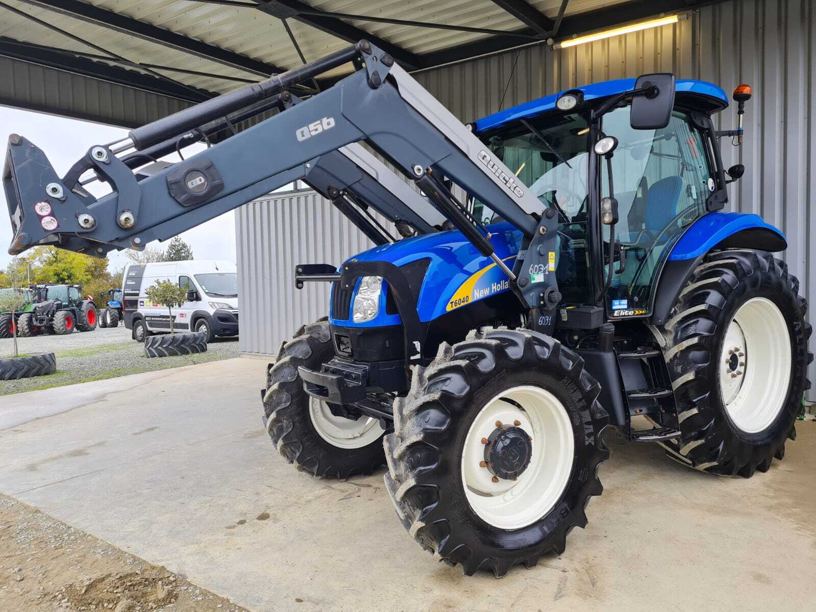 NEW HOLLAND T6040 ELITE