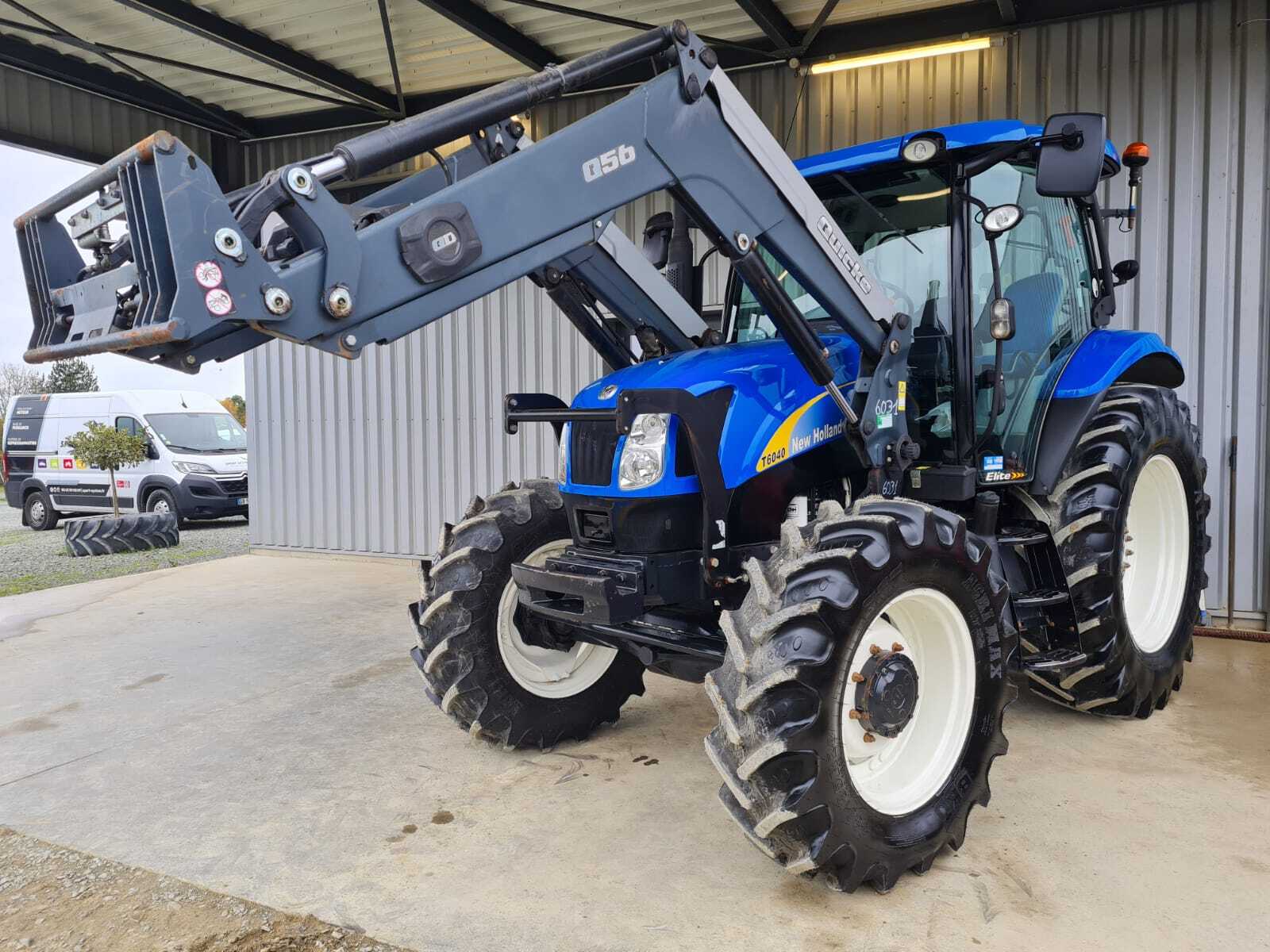 NEW HOLLAND T6040 ELITE