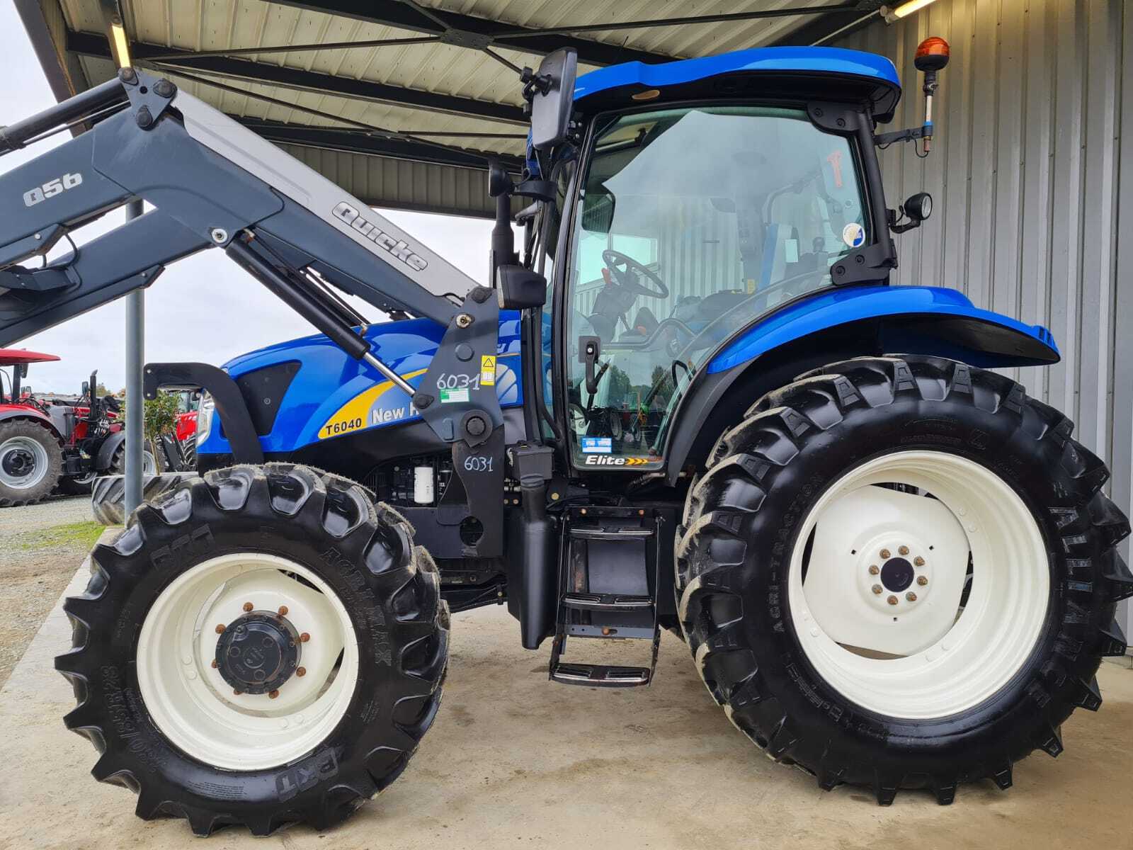 NEW HOLLAND T6040 ELITE