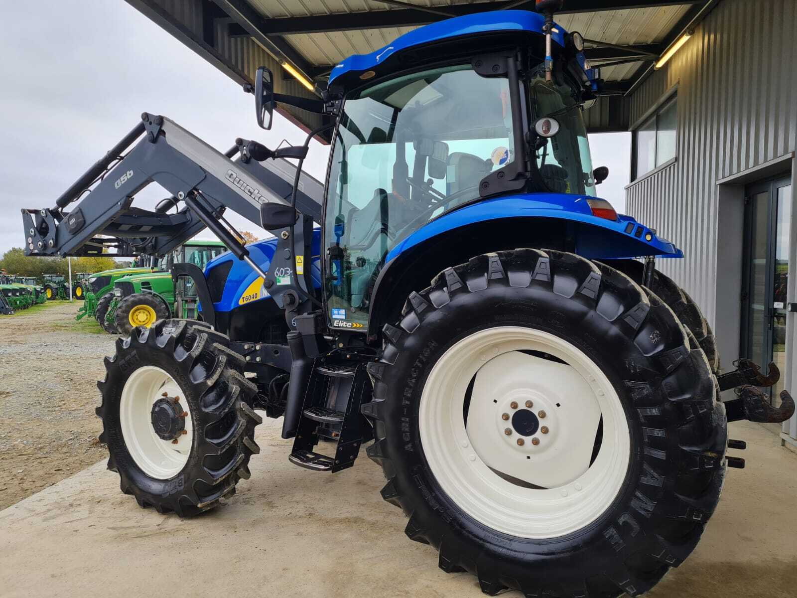NEW HOLLAND T6040 ELITE