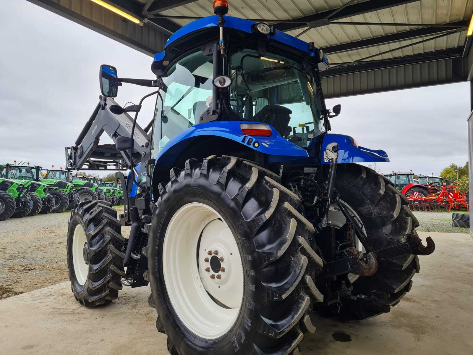 NEW HOLLAND T6040 ELITE