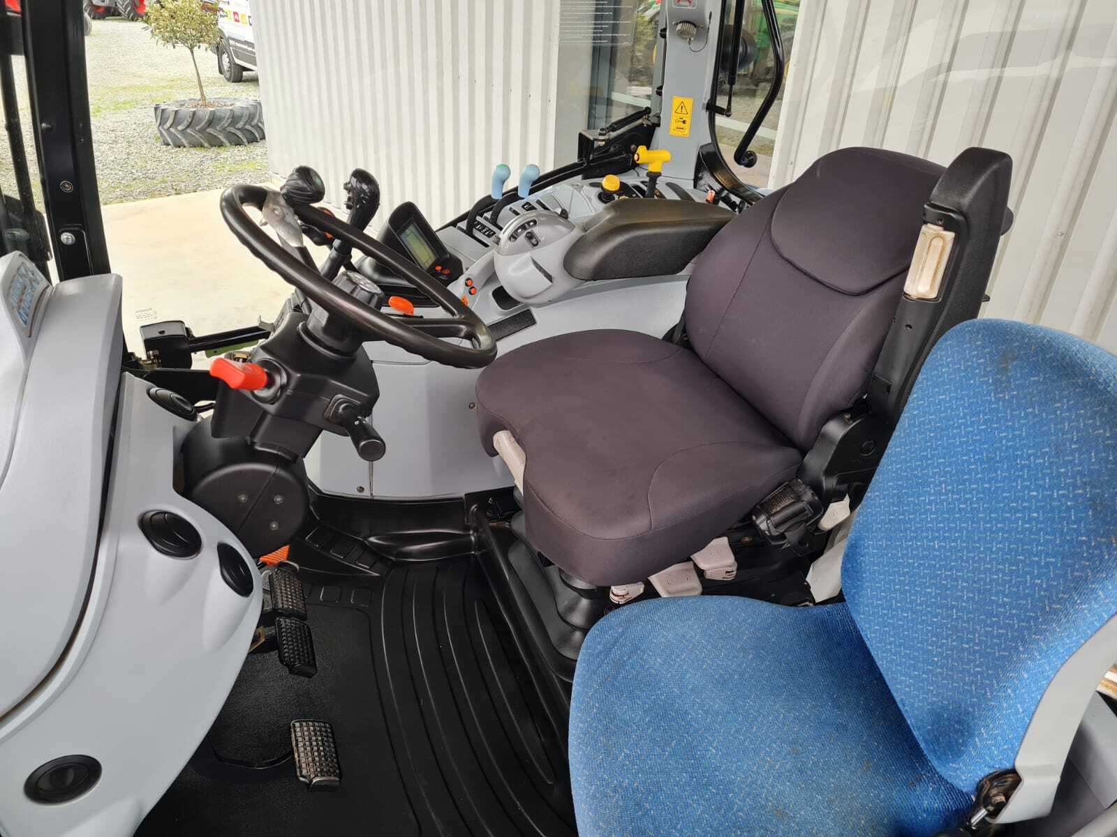 NEW HOLLAND T6040 ELITE