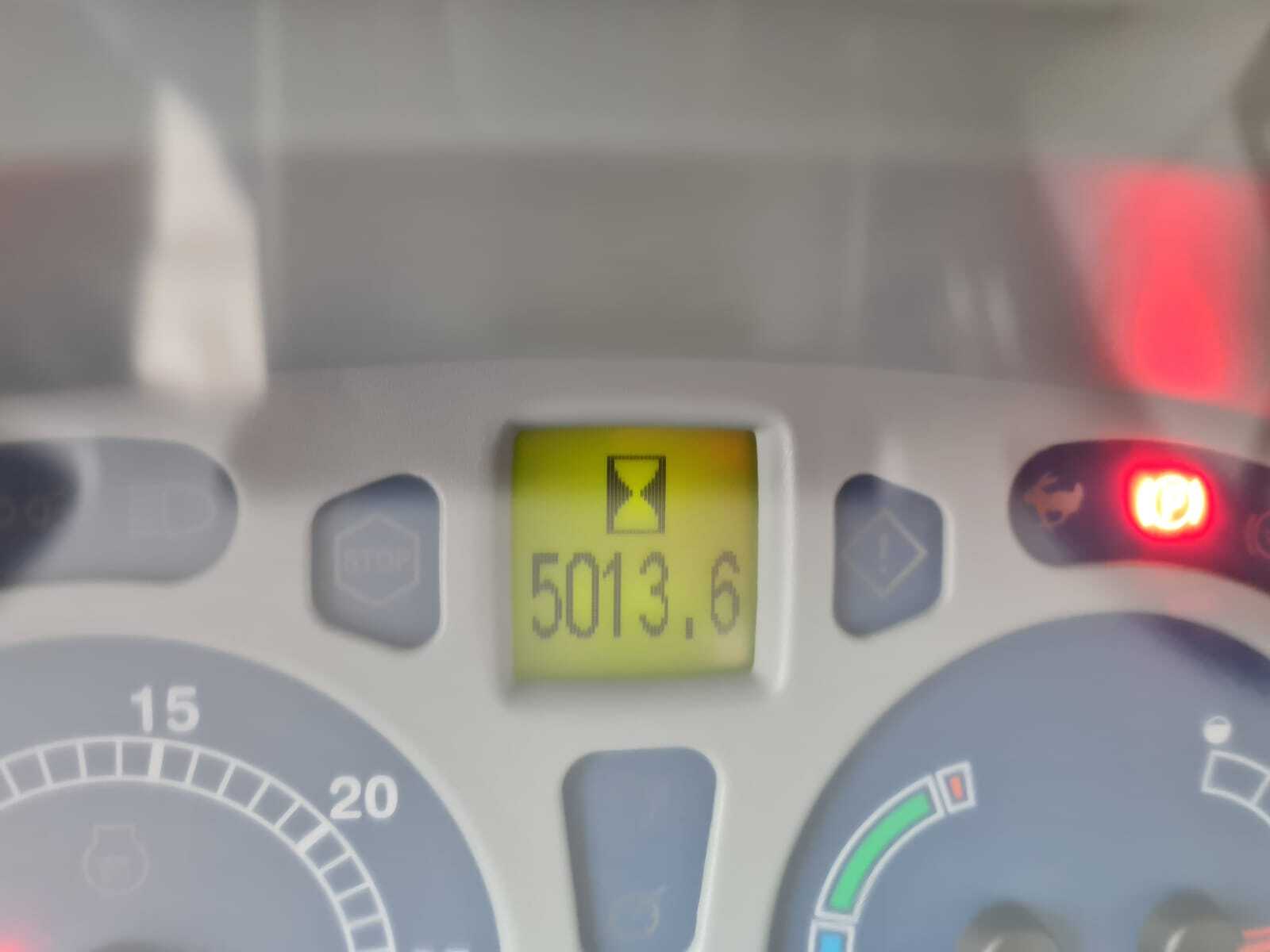 NEW HOLLAND T6040 ELITE