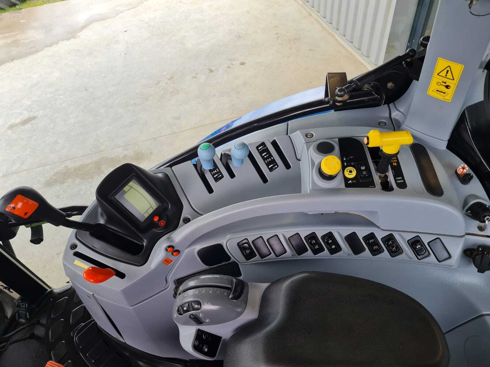 NEW HOLLAND T6040 ELITE