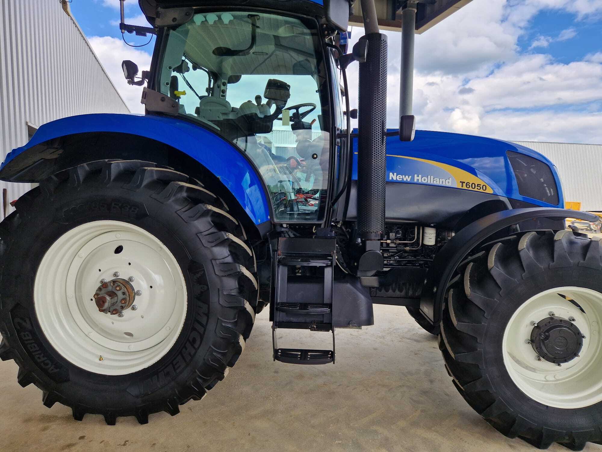 NEW HOLLAND T6050 PC