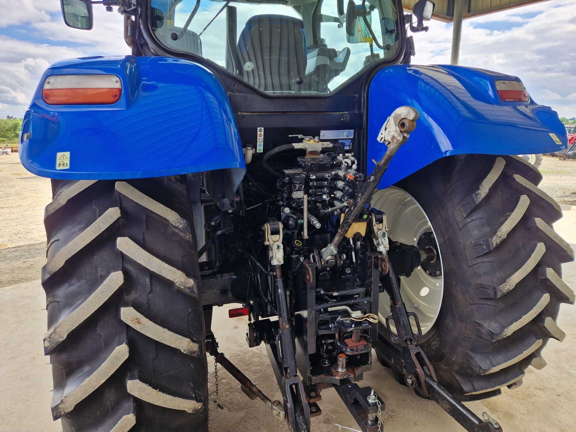NEW HOLLAND T6050 PC