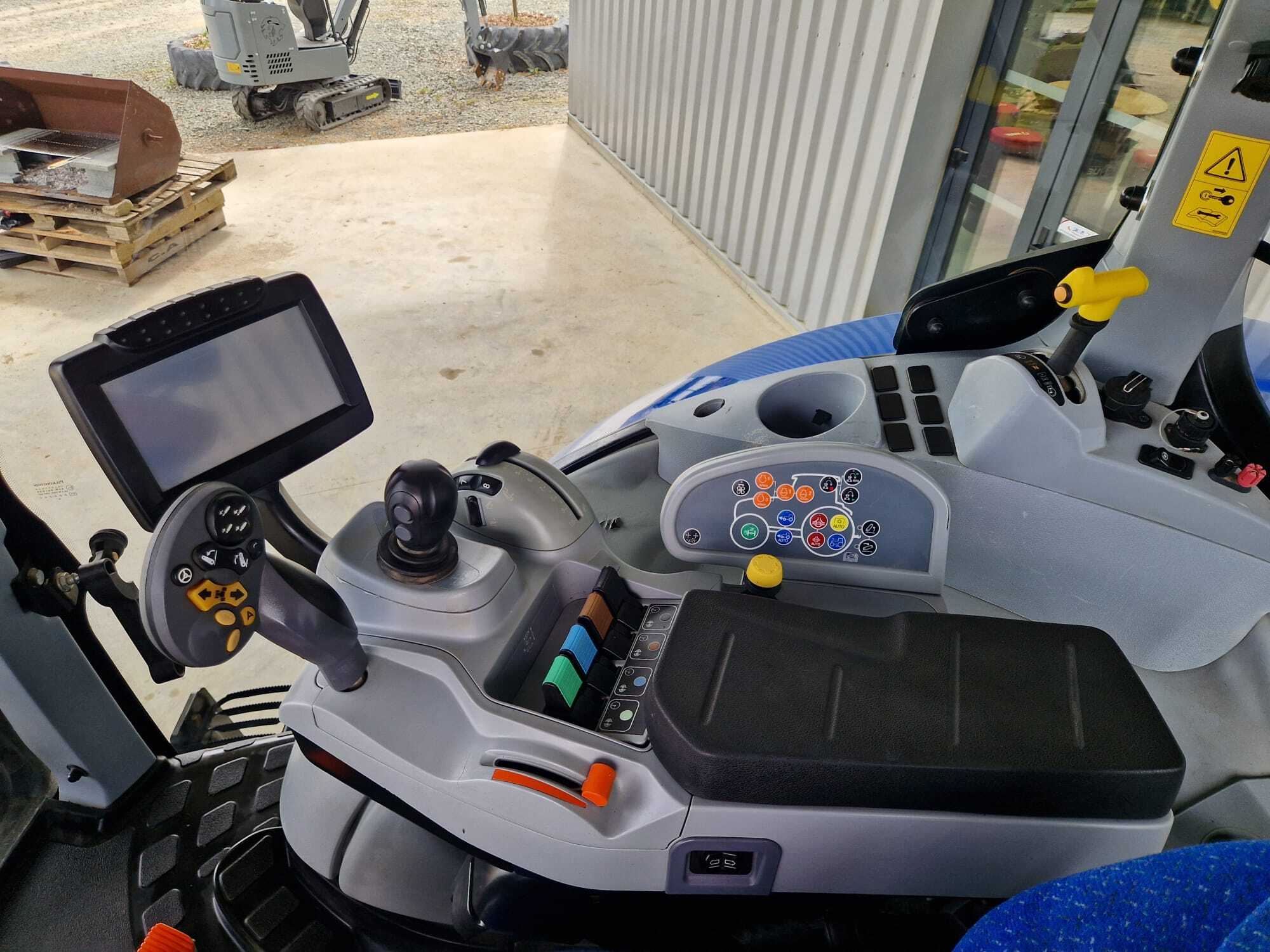 NEW HOLLAND T6050 PC