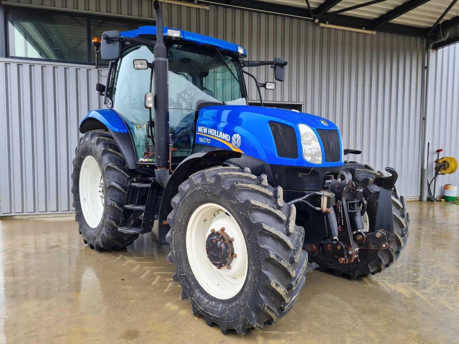 NEW HOLLAND T6070 PLUS