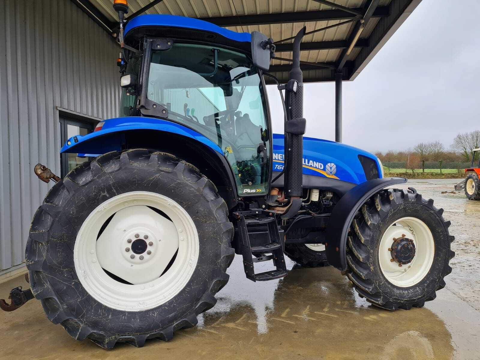 NEW HOLLAND T6070 PLUS