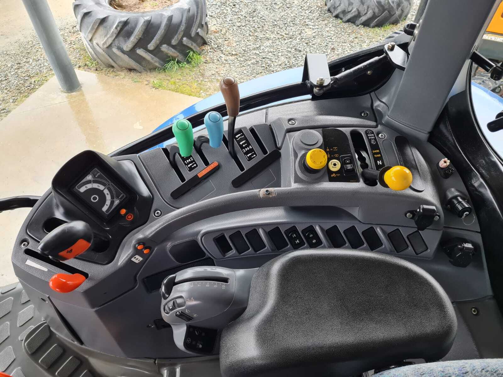 NEW HOLLAND T6070 PLUS