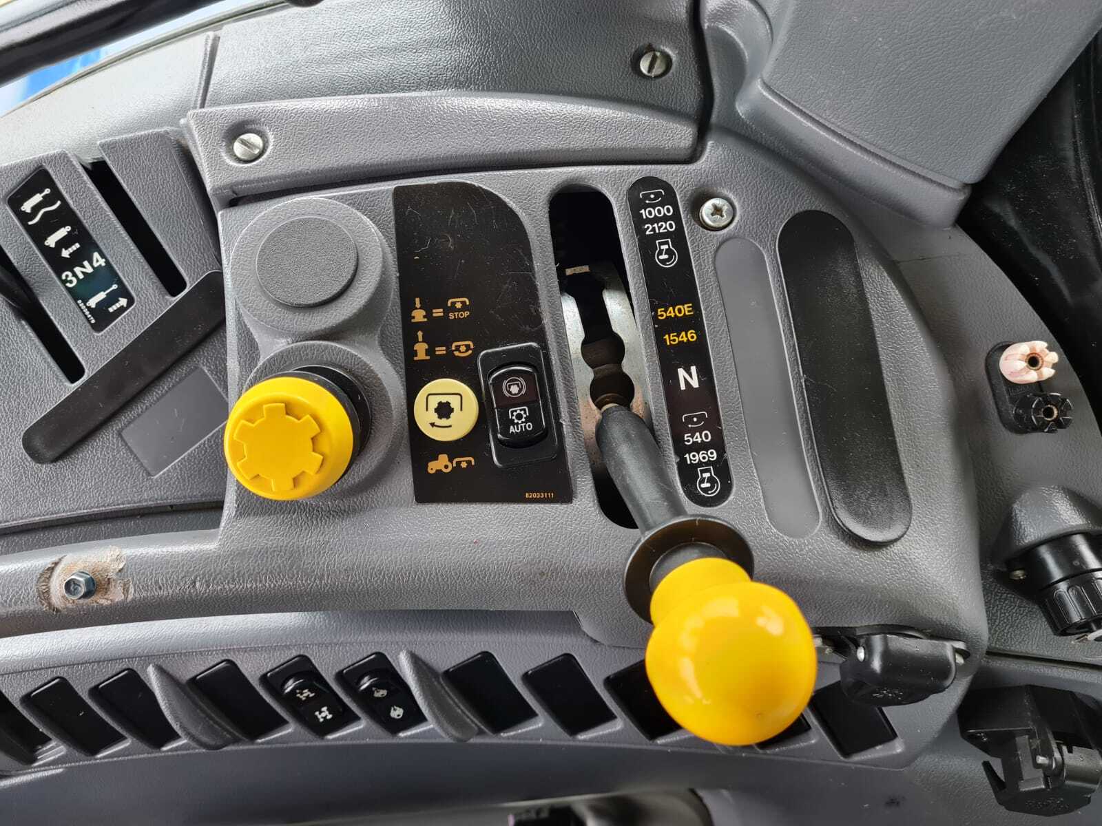 NEW HOLLAND T6070 PLUS