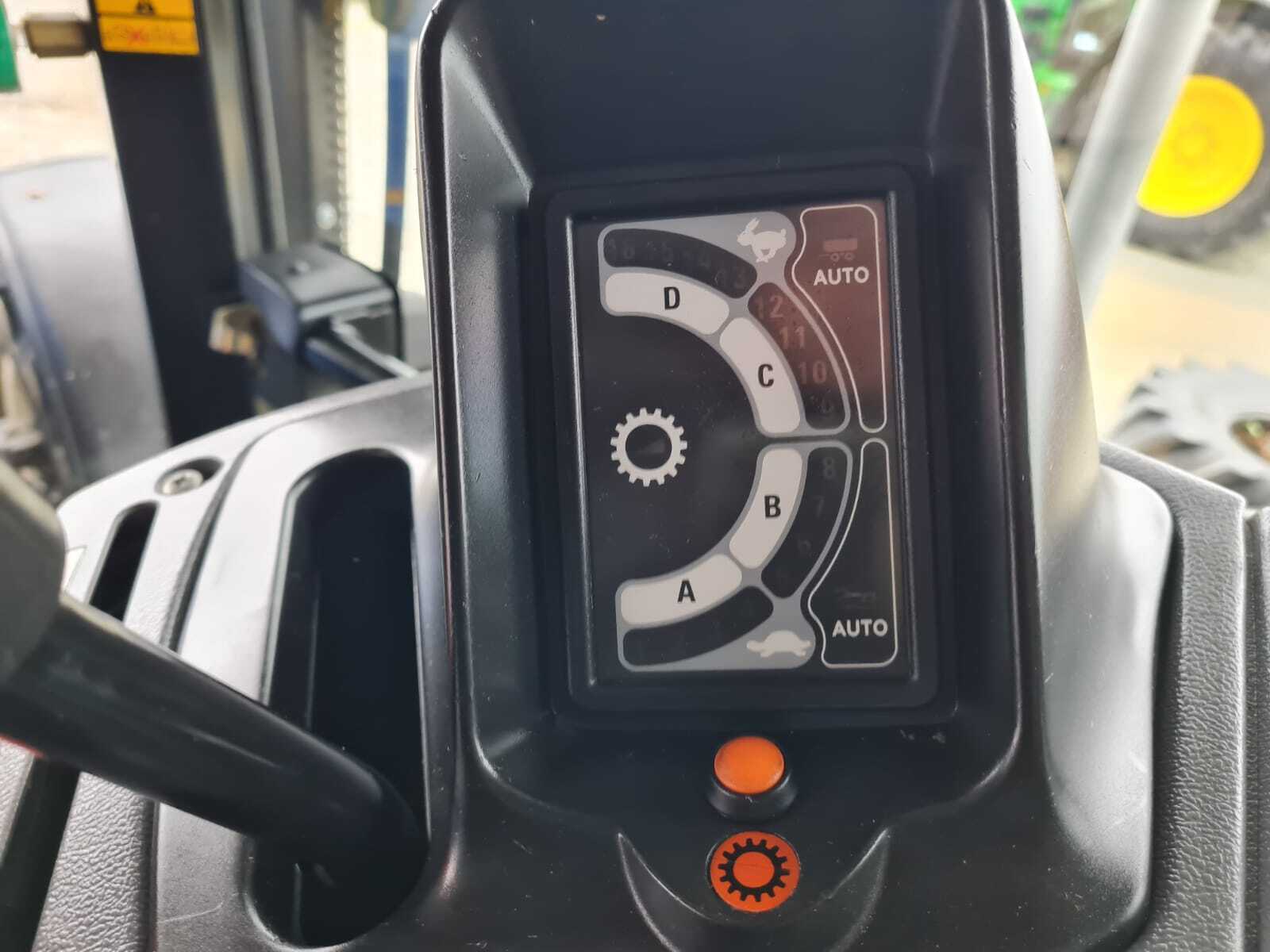 NEW HOLLAND T6070 PLUS