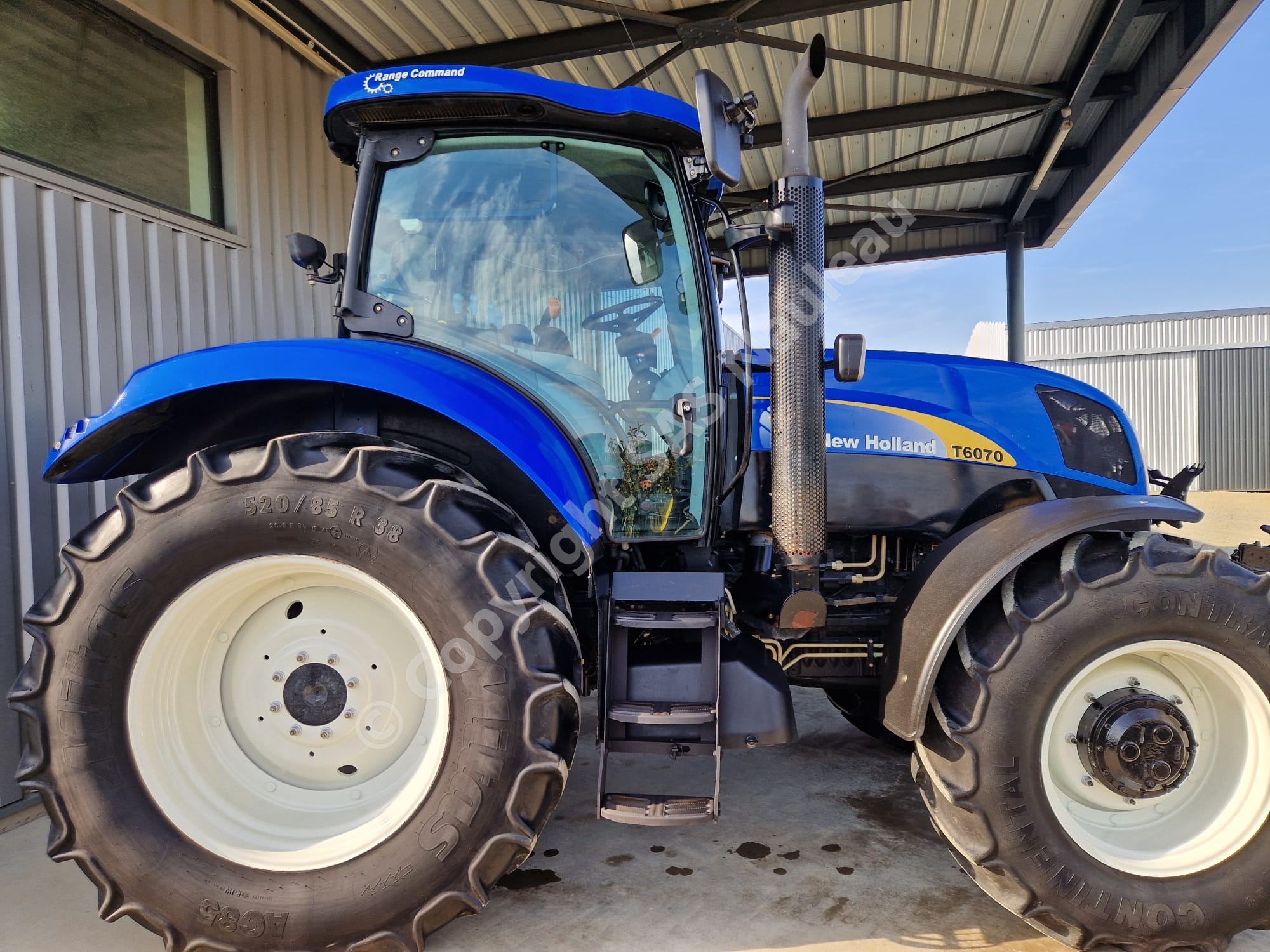 NEW HOLLAND T6070 RANGE COMMAND
