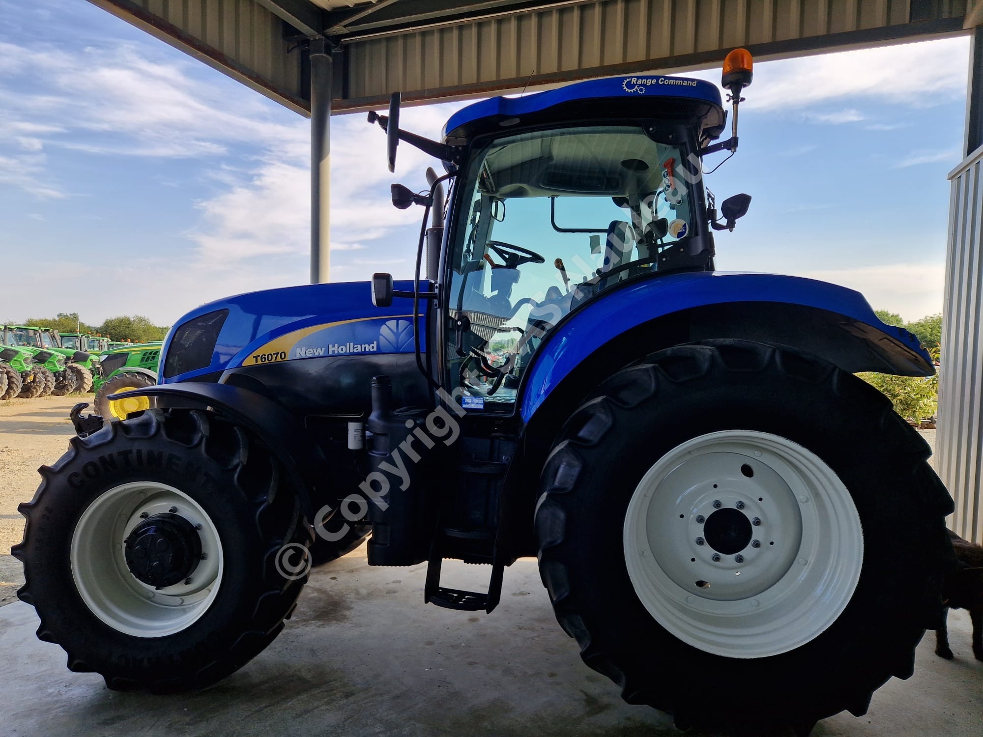 NEW HOLLAND T6070 RANGE COMMAND