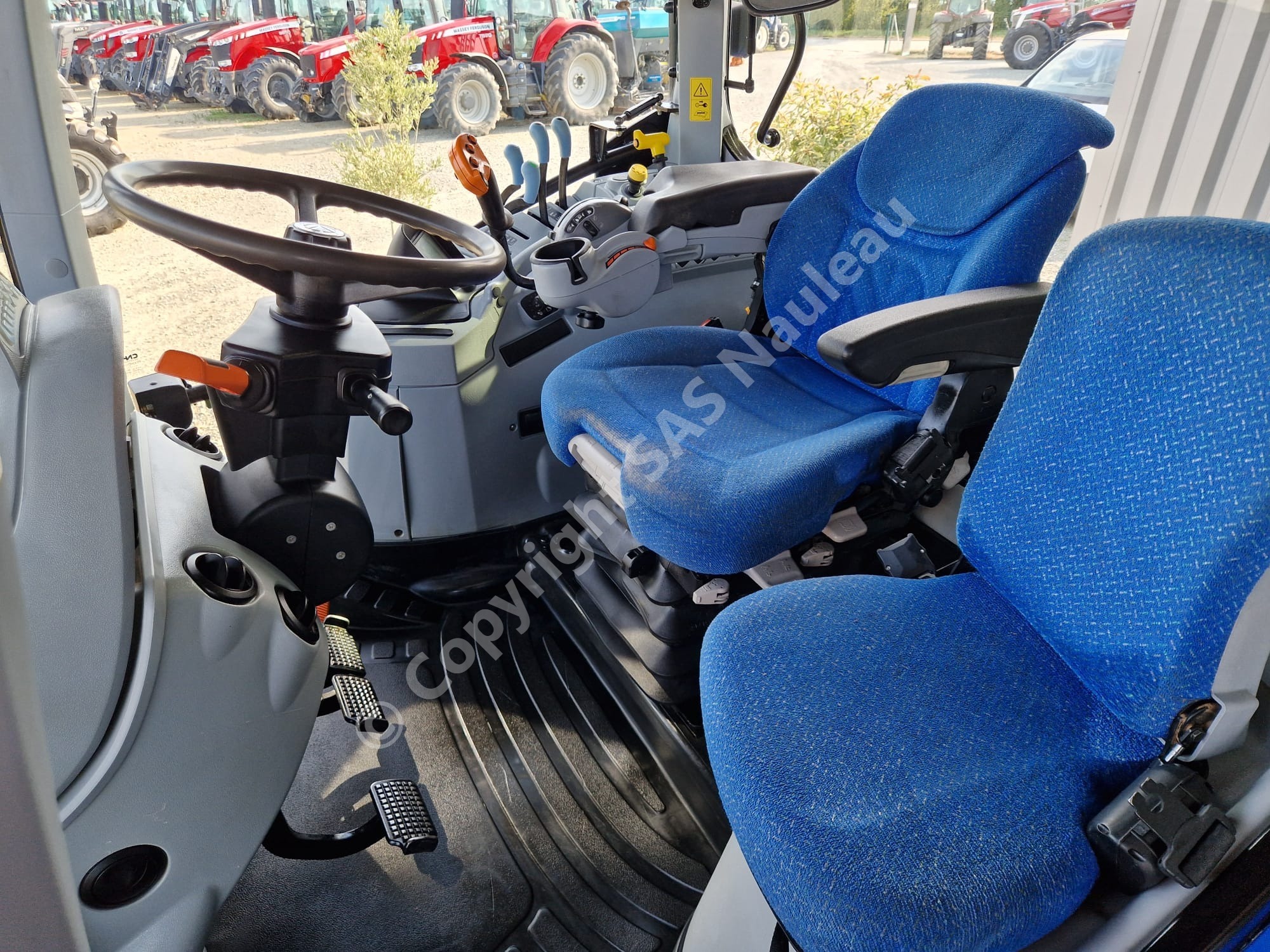 NEW HOLLAND T6070 RANGE COMMAND