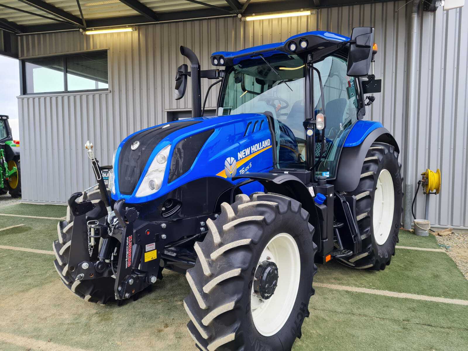 NEW HOLLAND T6.125S