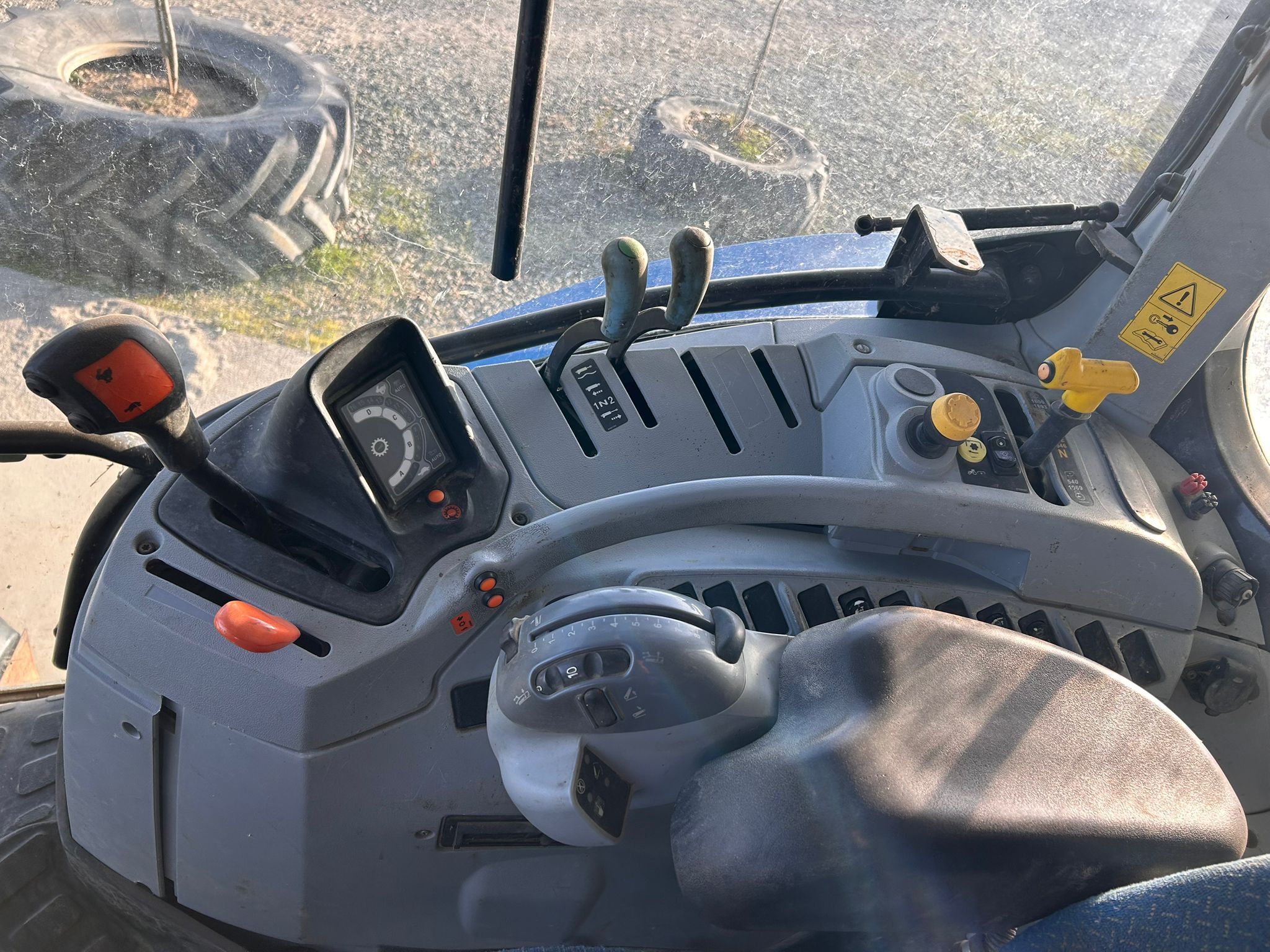 NEW HOLLAND T6.140 EC
