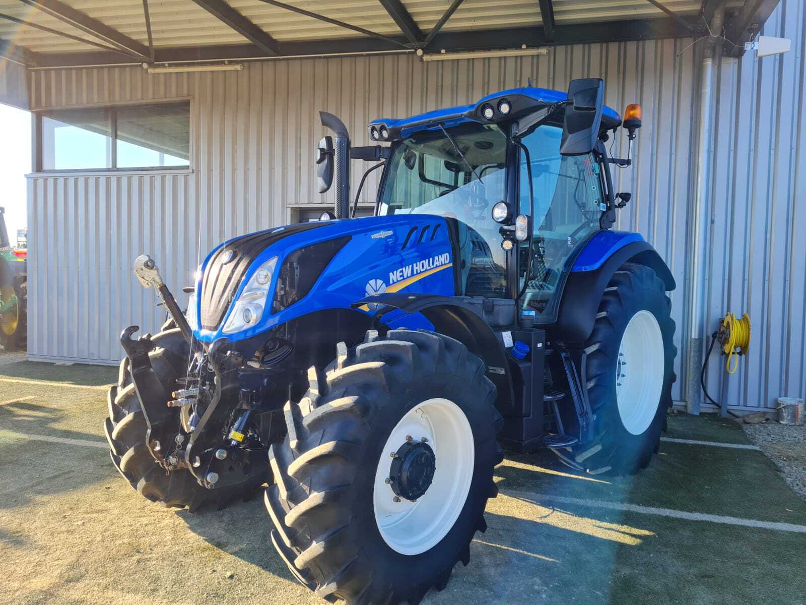 NEW HOLLAND T6.145 AC
