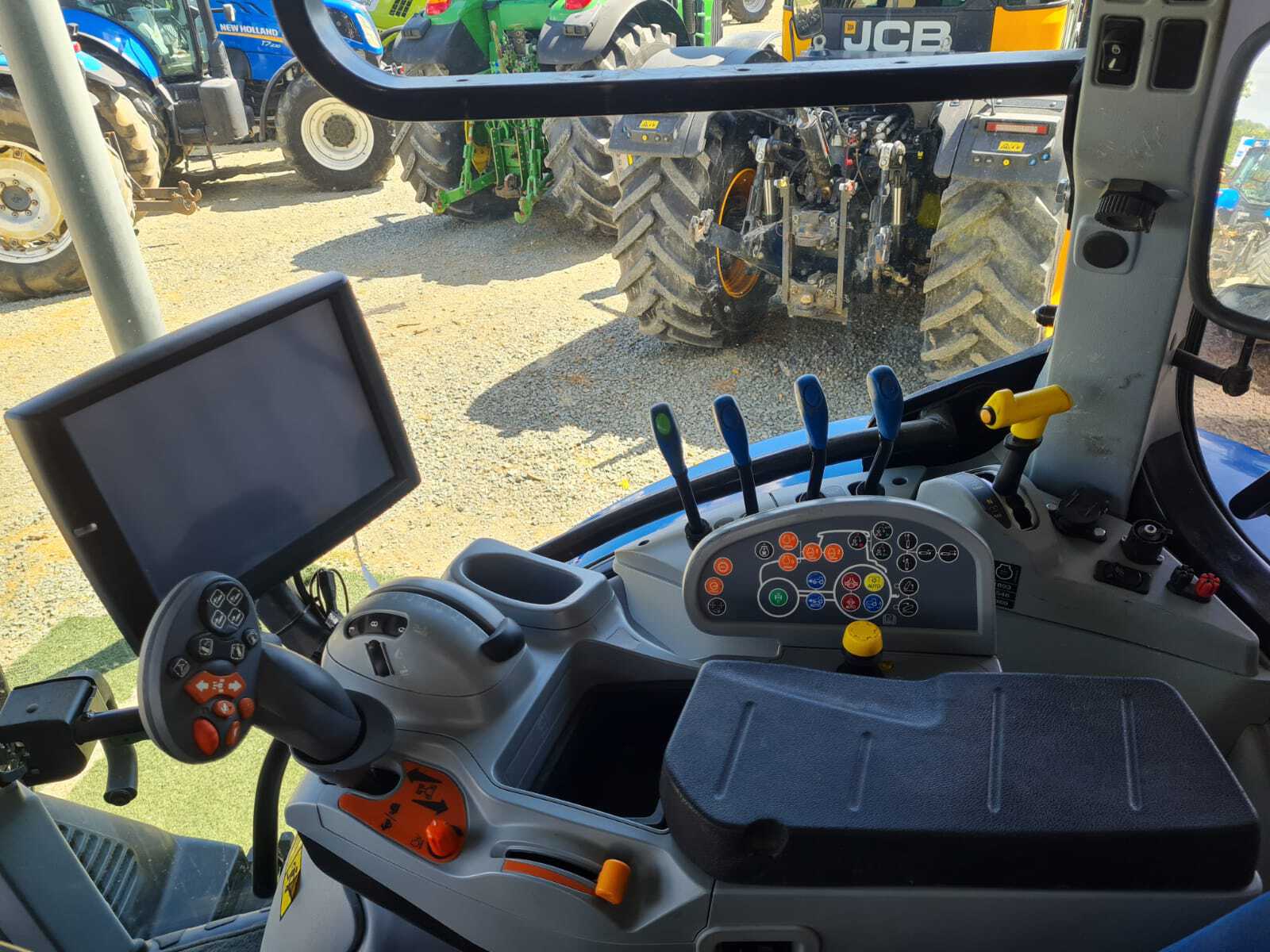 NEW HOLLAND T6.145 AC