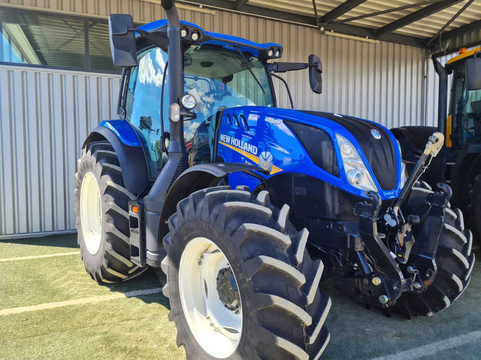 NEW HOLLAND T6.145 AC