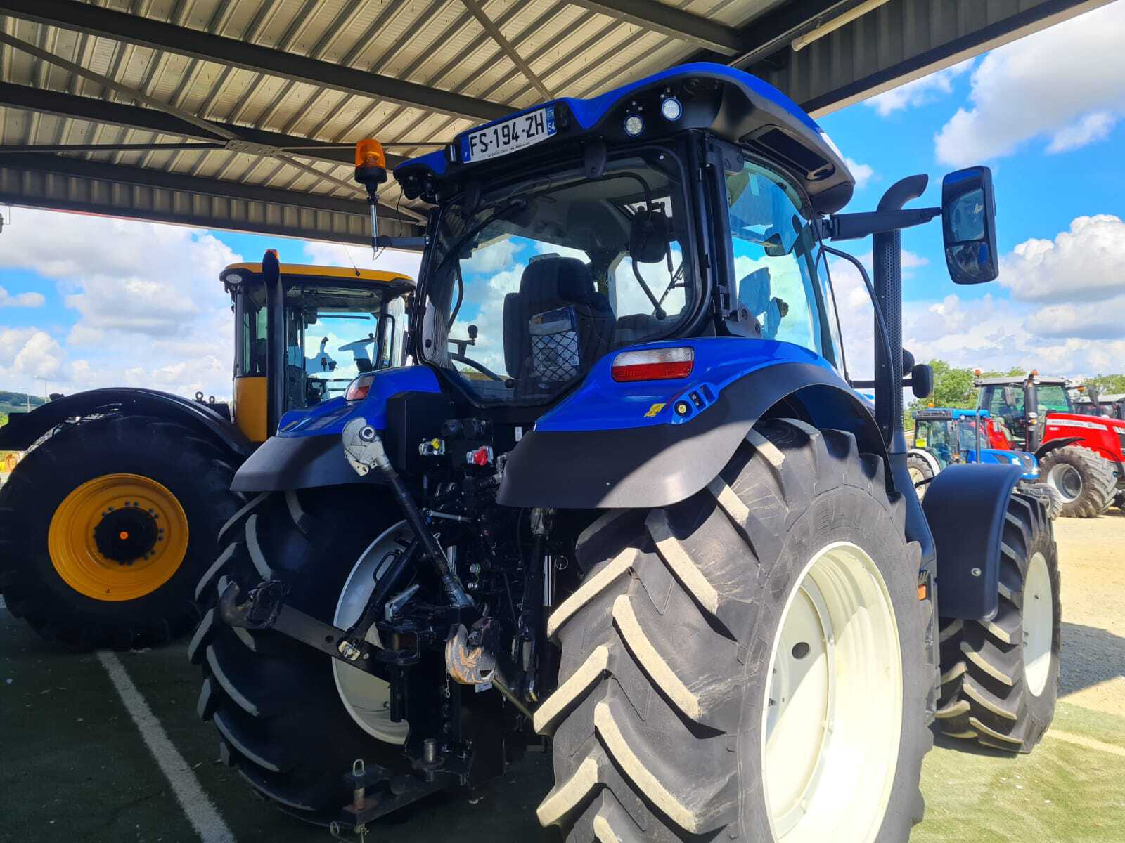 NEW HOLLAND T6.145 AC