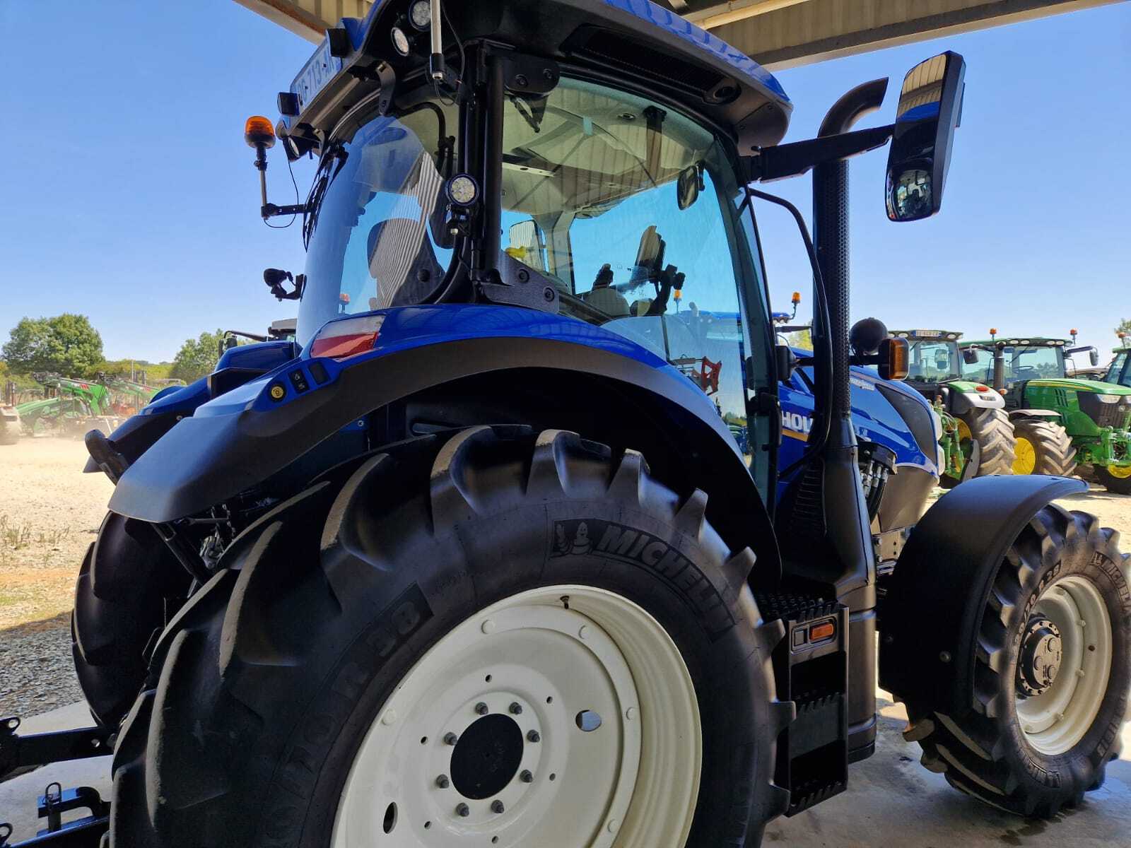 NEW HOLLAND T6.145 AC