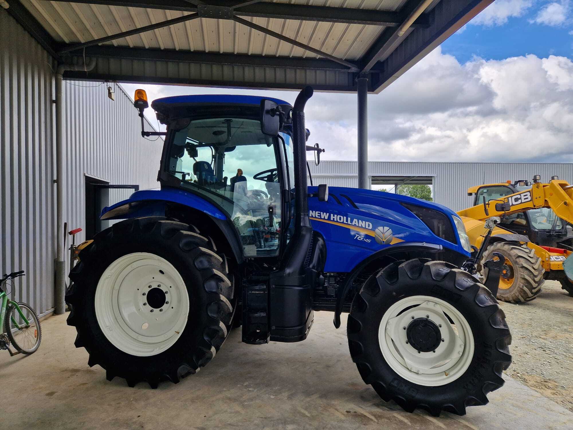 NEW HOLLAND T6.145 EC