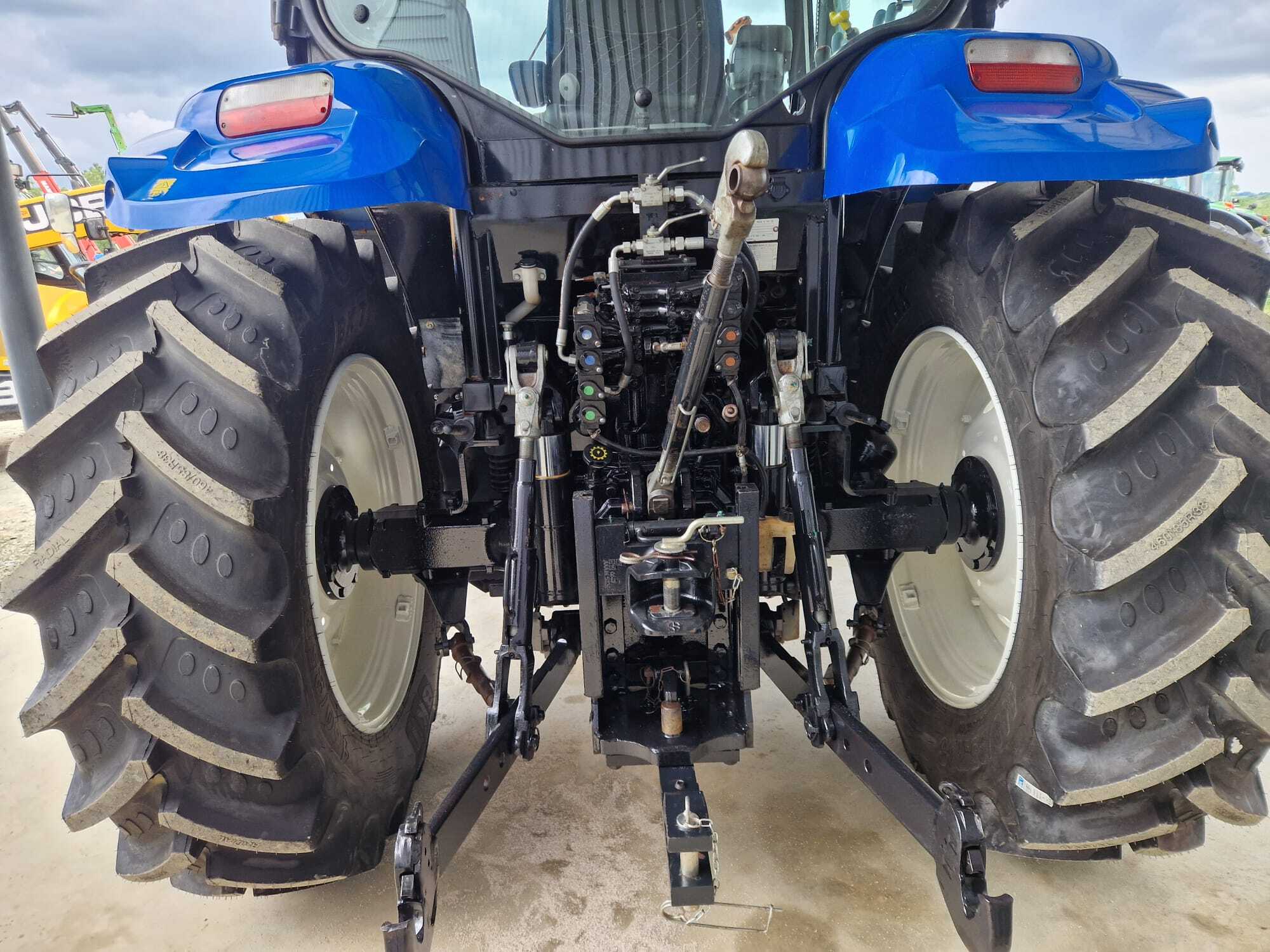 NEW HOLLAND T6.145 EC