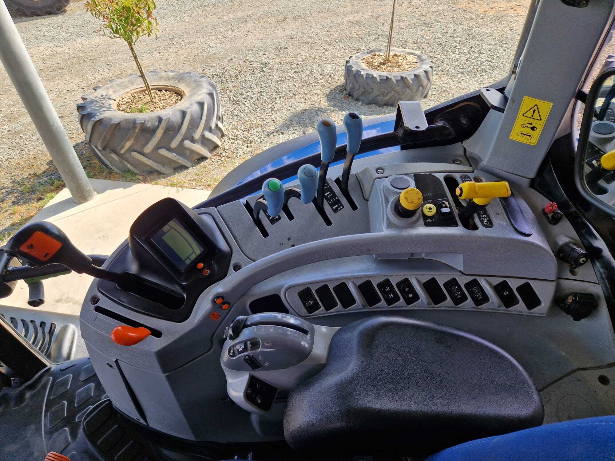 NEW HOLLAND T6.155